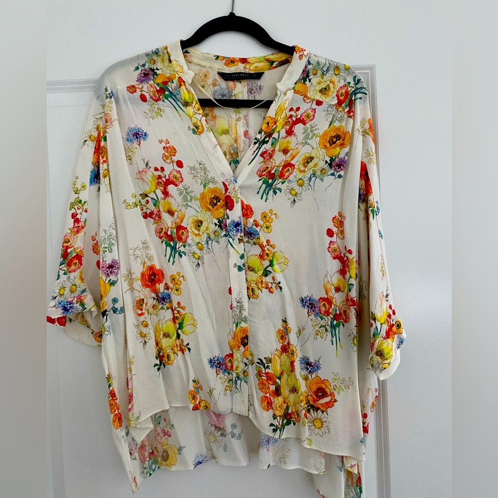 Zara floral blouse. Size M